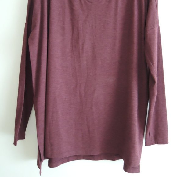 Ladies Top Size XL Burgundy L/S Thumbhole Relaxed Tunic - Wander by Hottotties - Picture 3 of 9